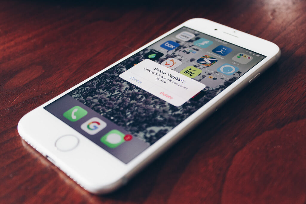 Netflix frets amid subscriber drop